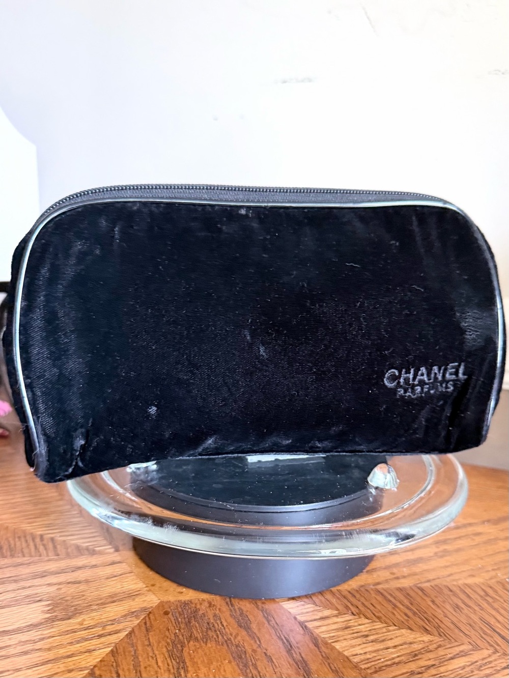 🎅🏻 SALE CHANEL Black Velvet Parfums Makeup Pouch